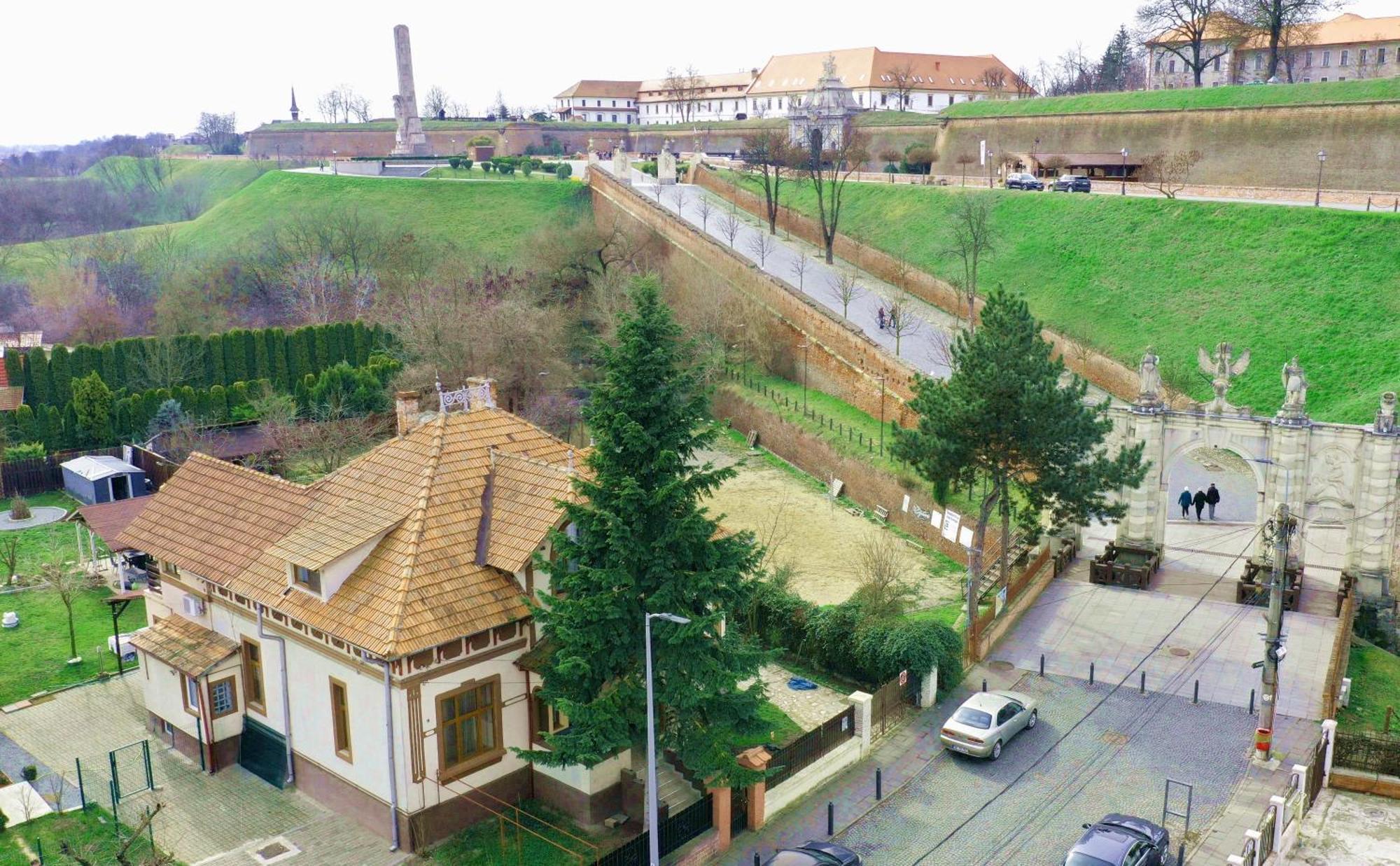 La Poarta Cetatii Villa Alba Iulia Bagian luar foto