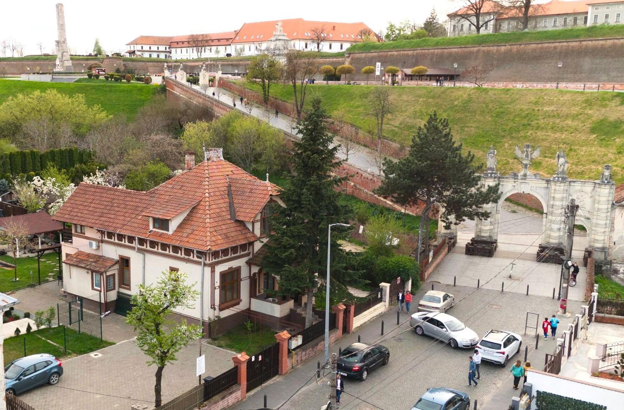 La Poarta Cetatii Villa Alba Iulia Bagian luar foto